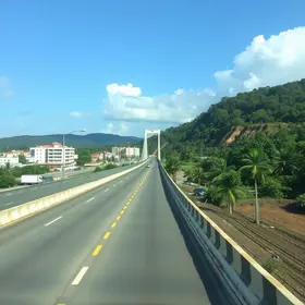 Passarela na Rodovia Estadual RJ-106